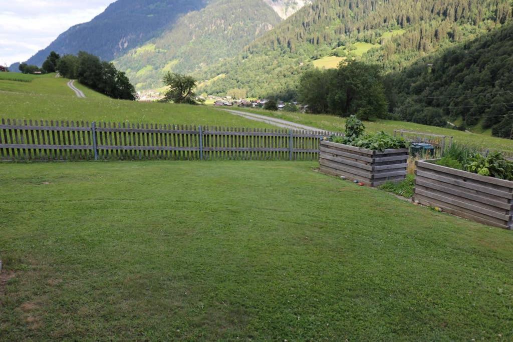 Ferienwohnung Fuer 5 Personen In Cumpadials, Inmitten Der Surselva 苏姆维特格 外观 照片